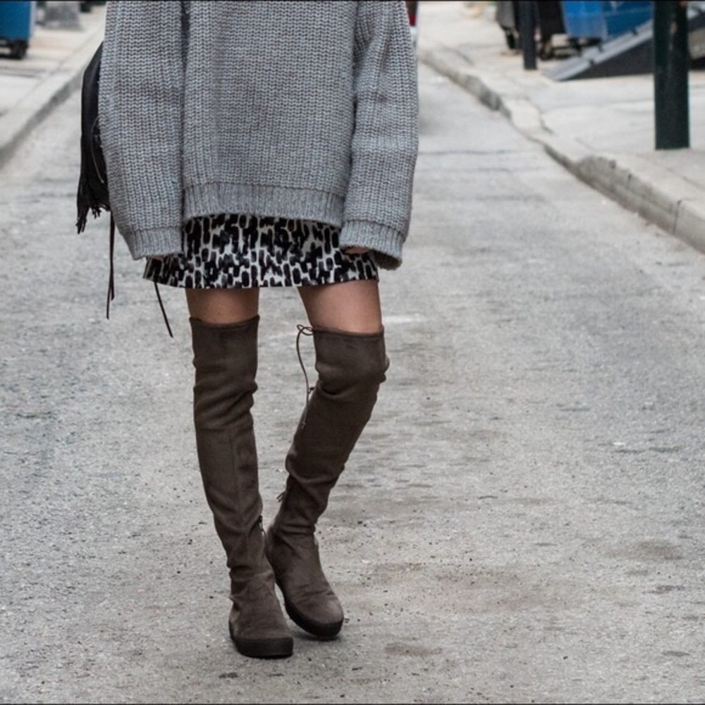 STUART WEITZMAN PLAYTIME BOHO SUEDE THIGH HIGH FLAT BOOTS TAUPE SZ 6